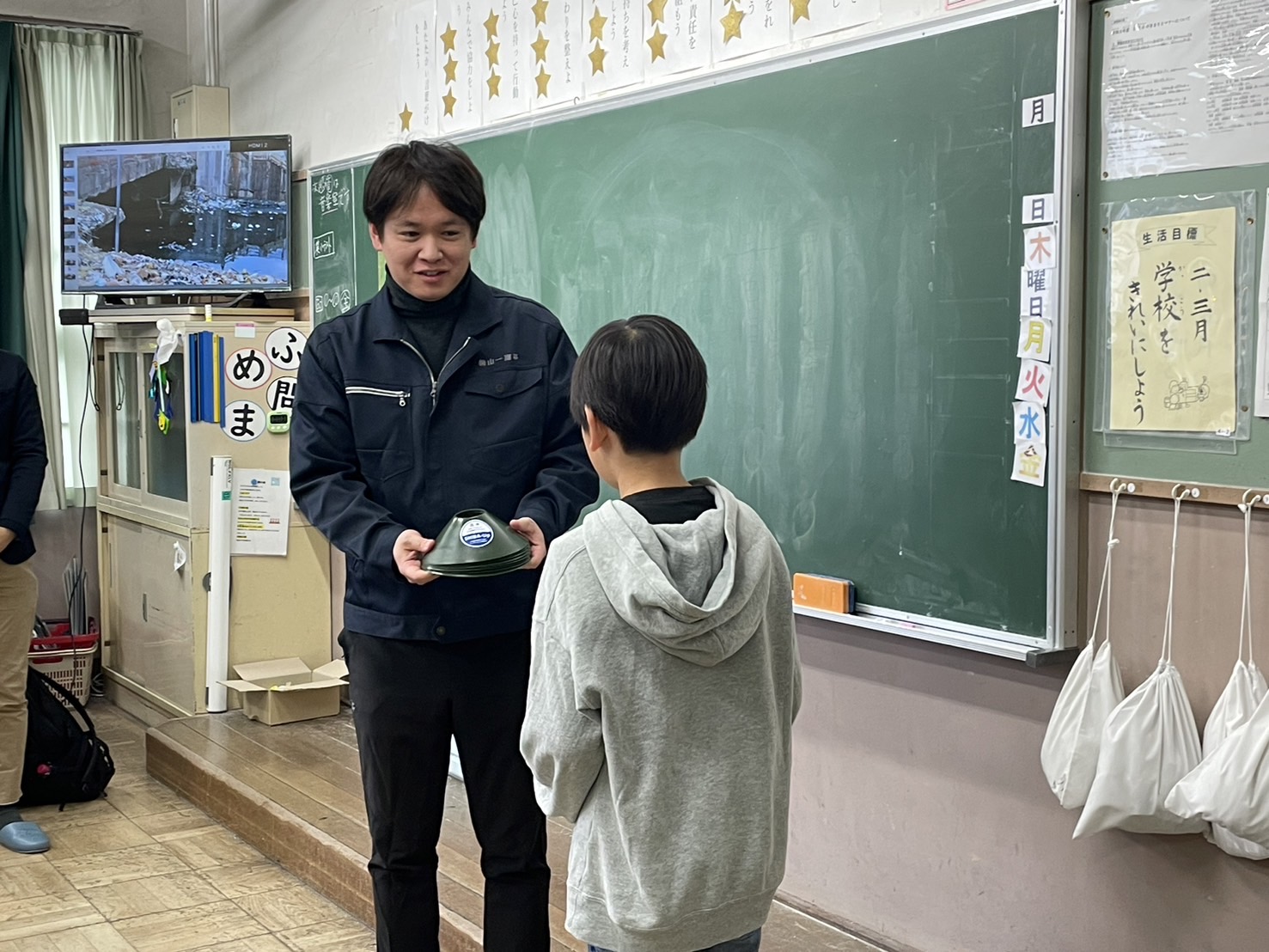 人工芝のごみから新たなスポーツ用品を生成する事業「SHIBA-Up」で使用